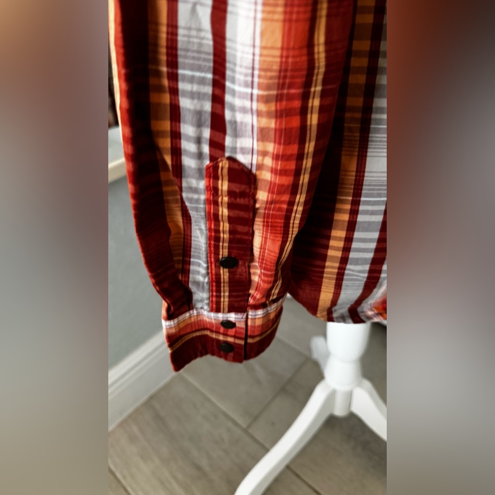 WOMEN'S WRANGLER® LONG SLEEVE POINTED YOKE WESTERN SNAP PLAID SHIRT IN ORANGE - Picture 14 of 15